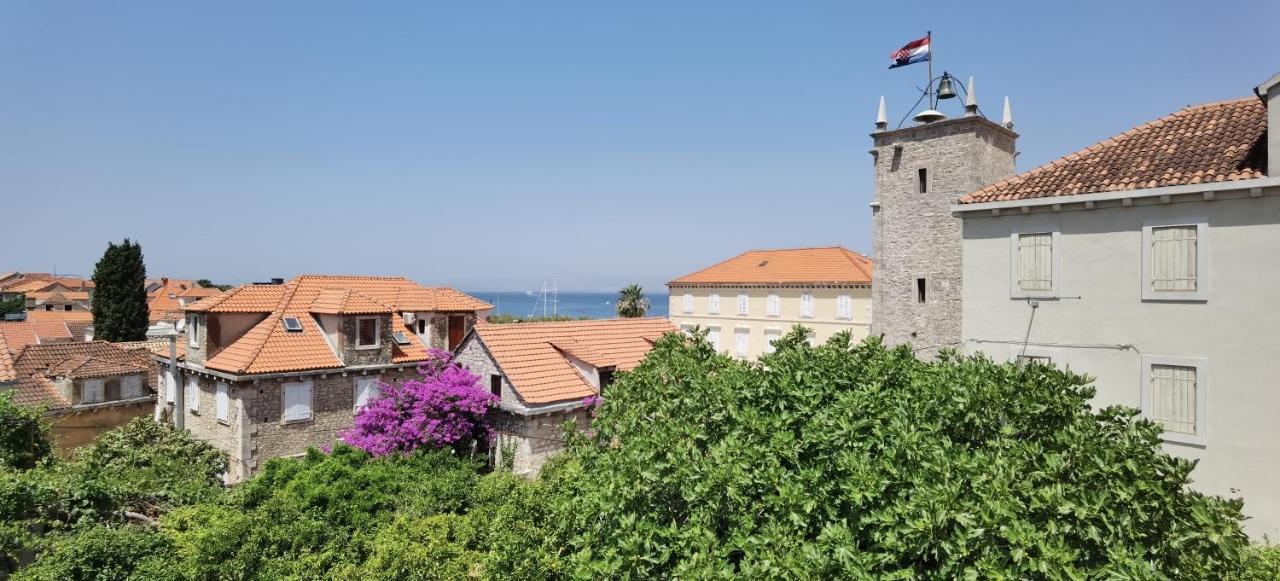 Apartmani Neva Supetar Exterior foto