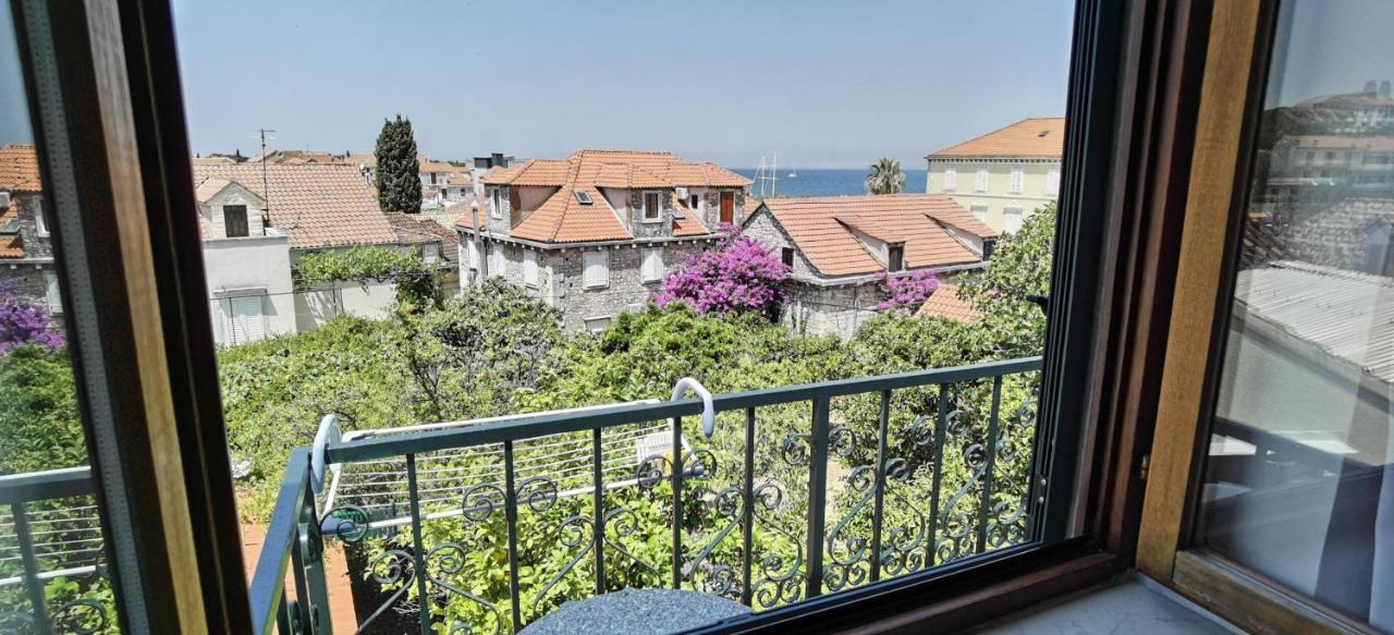 Apartmani Neva Supetar Exterior foto