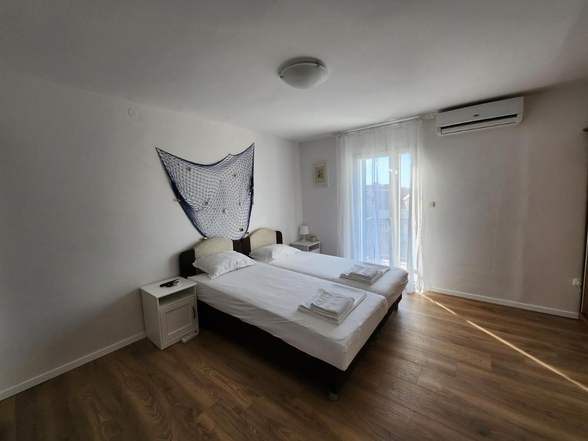 Apartmani Neva Supetar Exterior foto