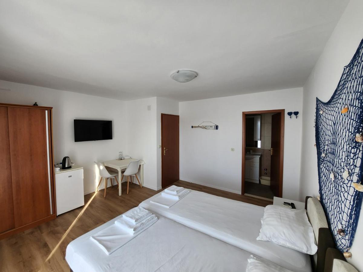 Apartmani Neva Supetar Exterior foto