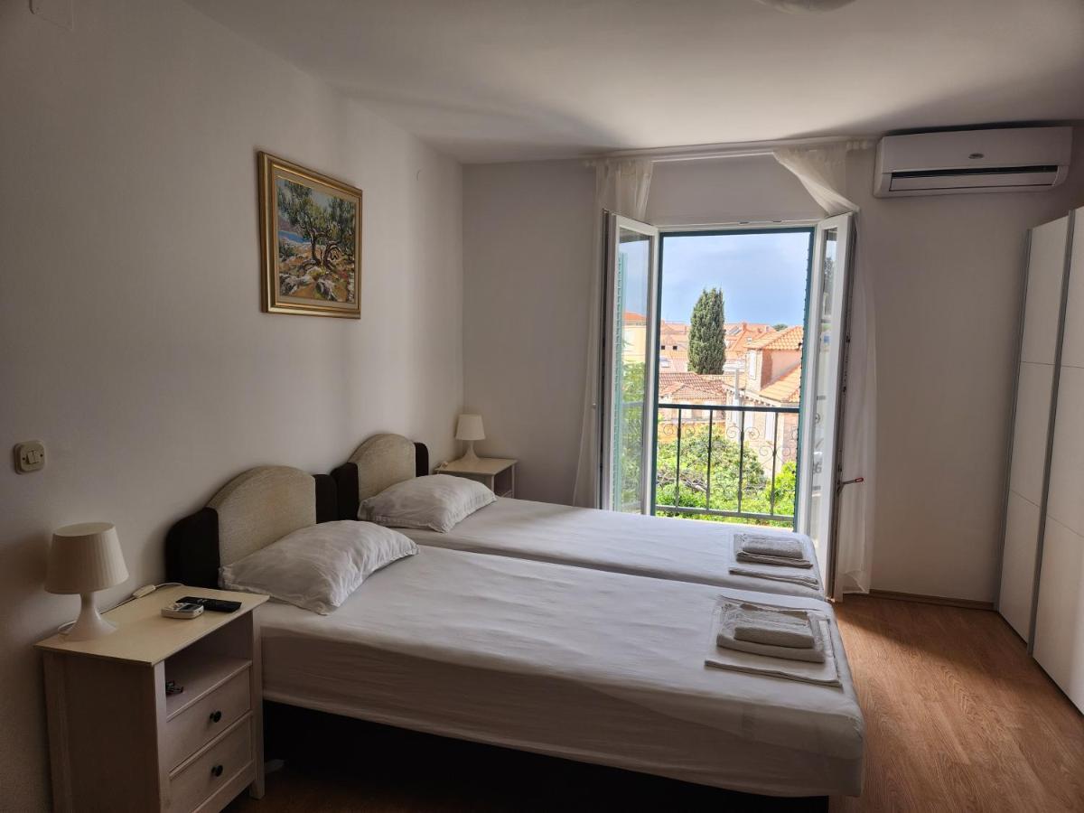 Apartmani Neva Supetar Exterior foto