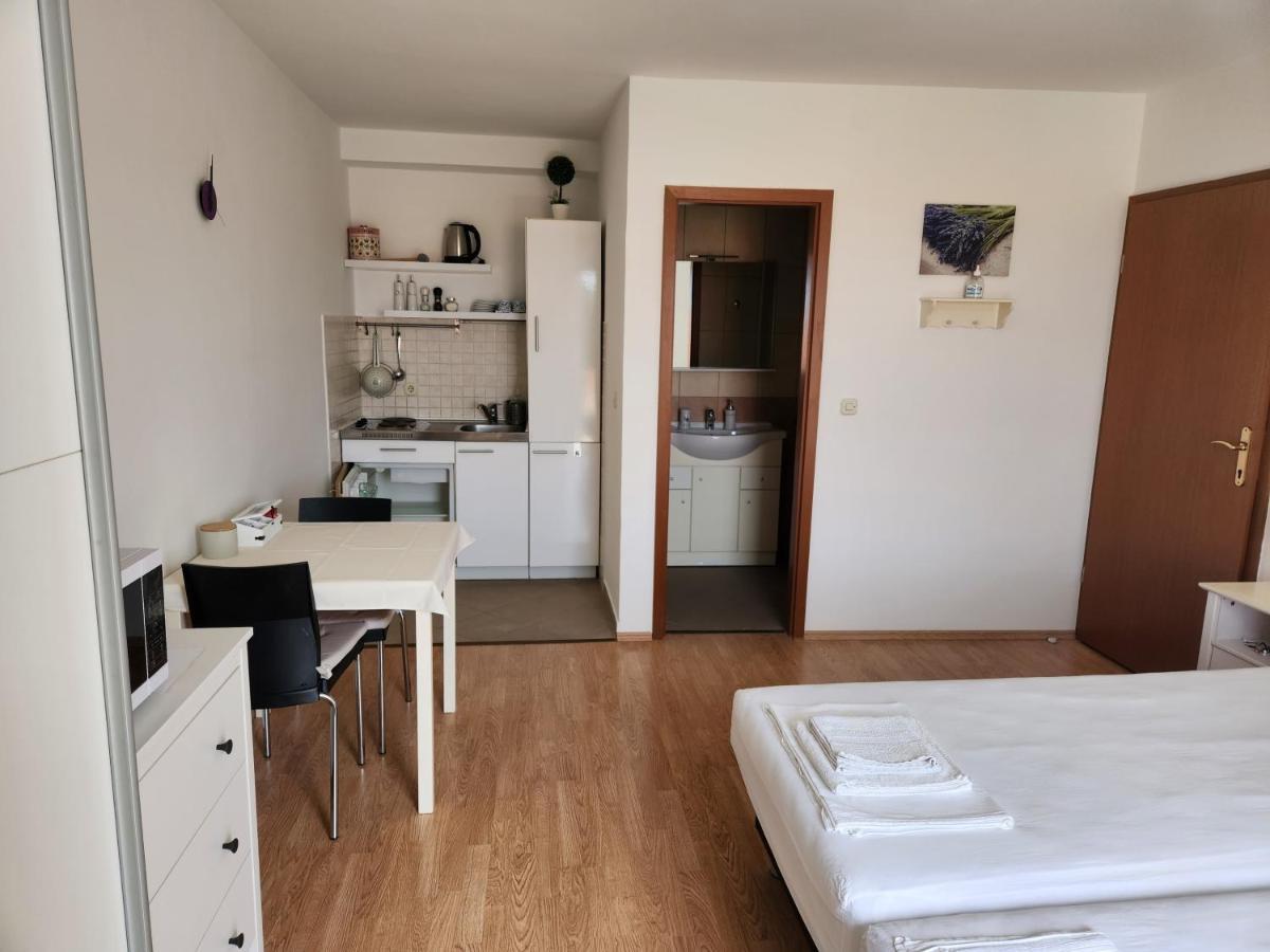 Apartmani Neva Supetar Exterior foto