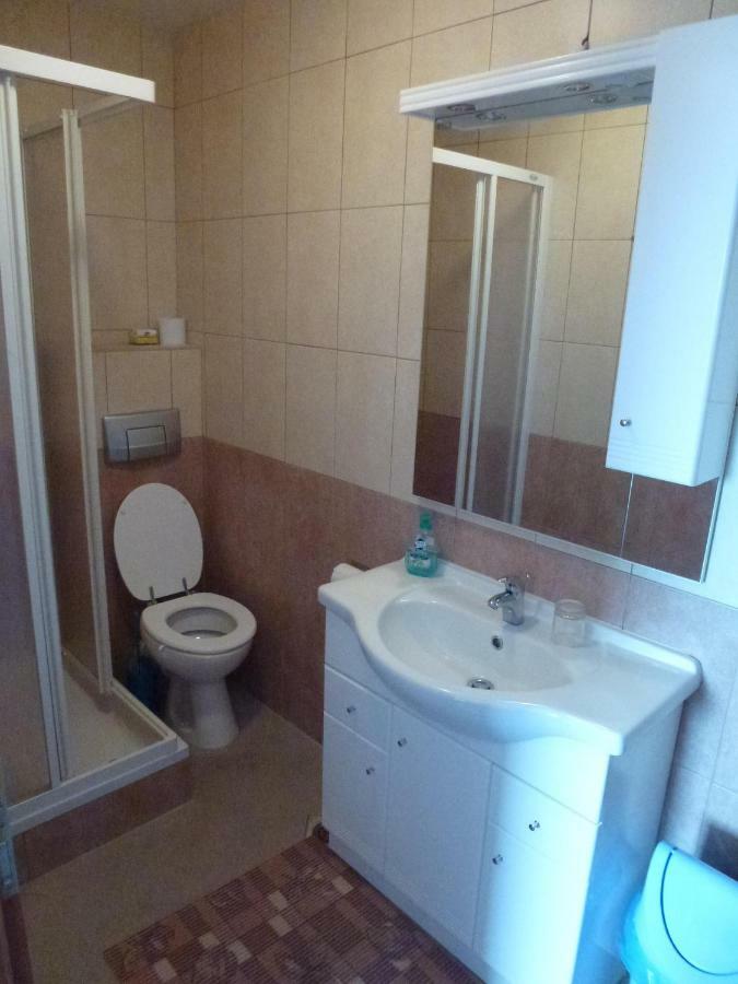 Apartmani Neva Supetar Exterior foto