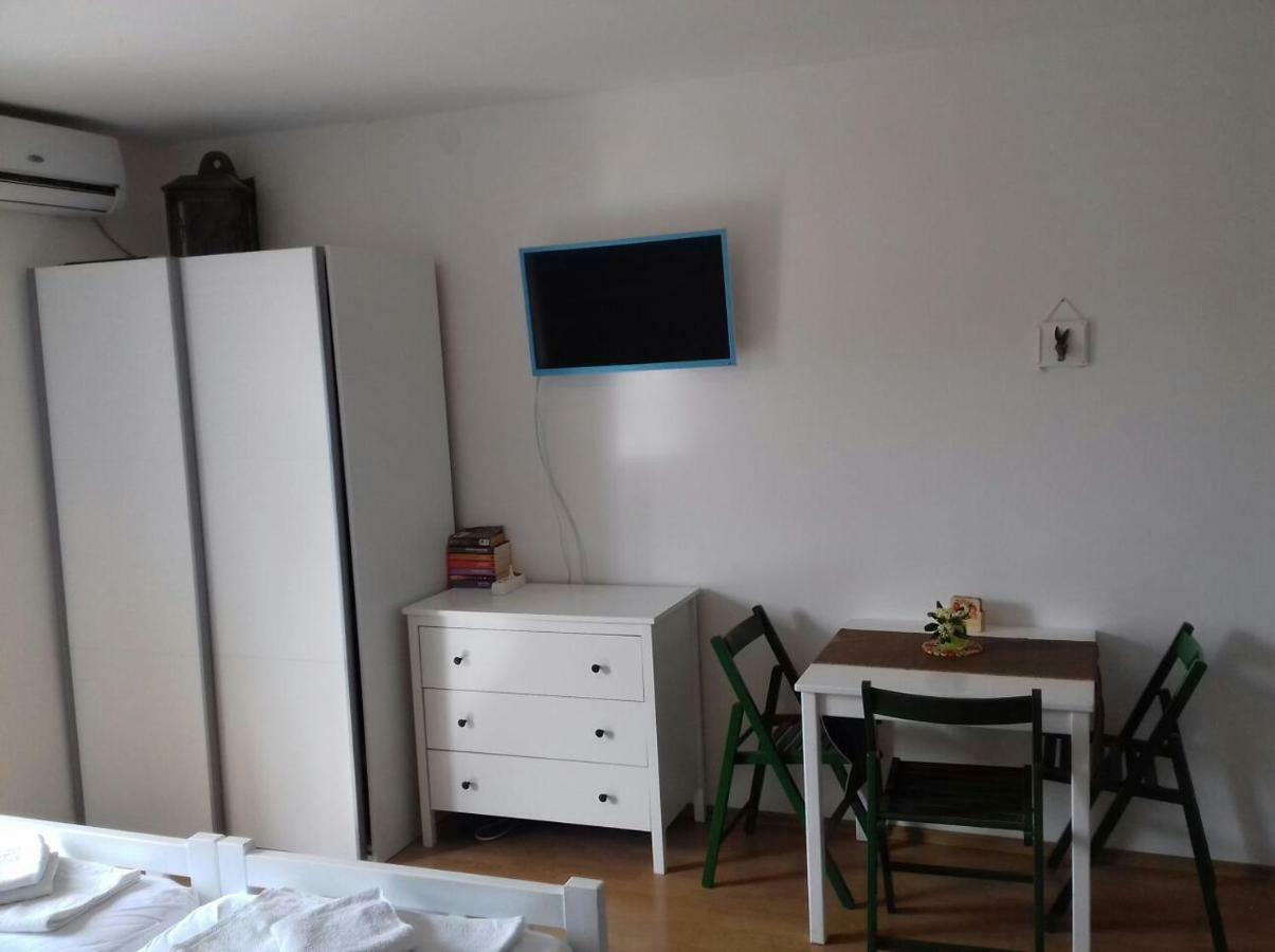 Apartmani Neva Supetar Exterior foto