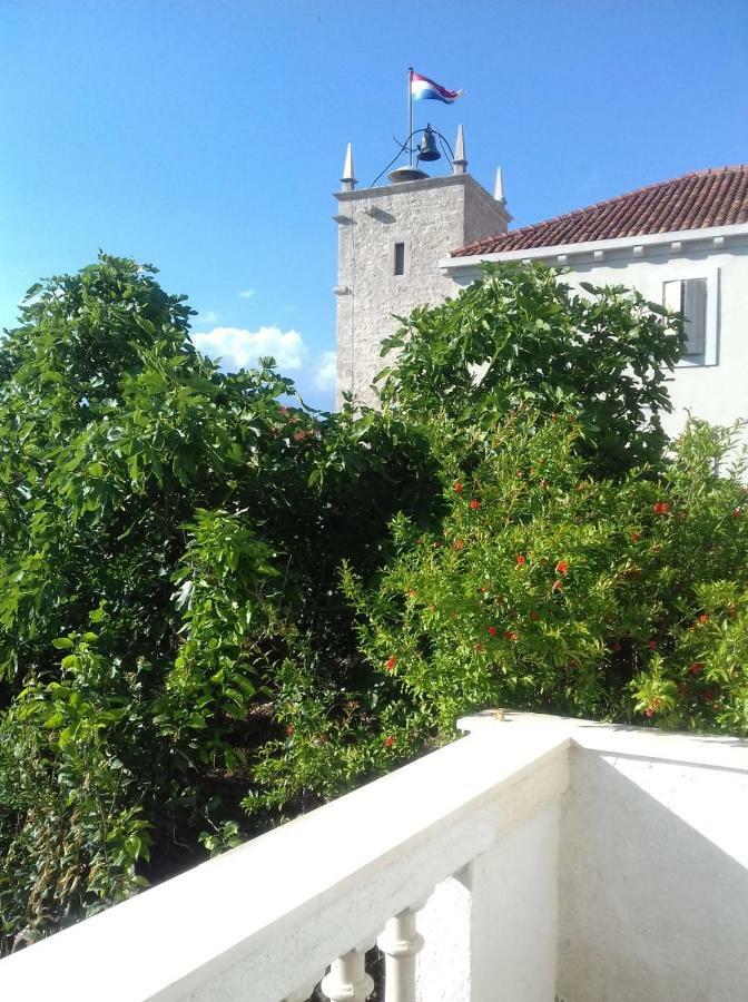 Apartmani Neva Supetar Exterior foto